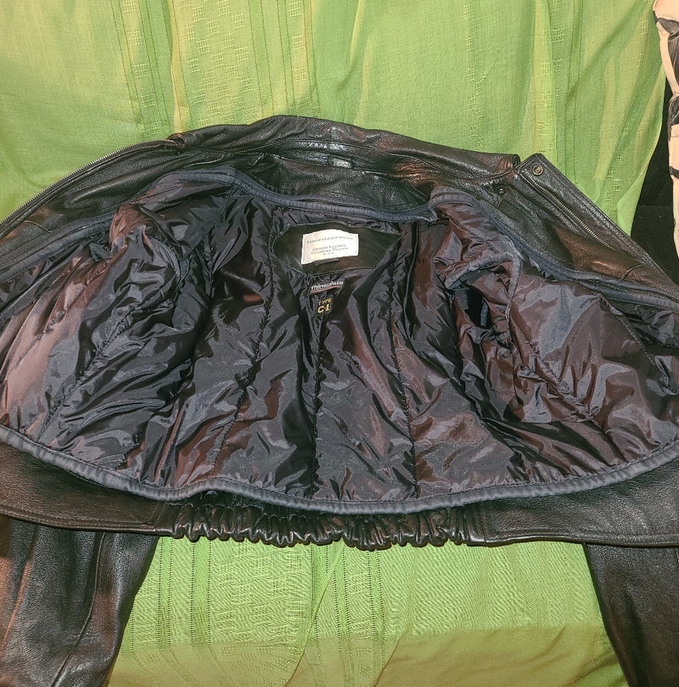 Classic Black Leather Bomber Jacket - Picture 3 of 7